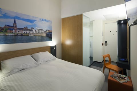 Standard Double Room | Laptop workspace, iron/ironing board, free WiFi, bed sheets