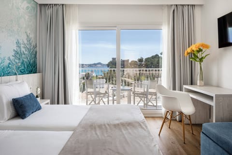 Superior Room, Sea View | In-room safe, desk, blackout drapes, free WiFi