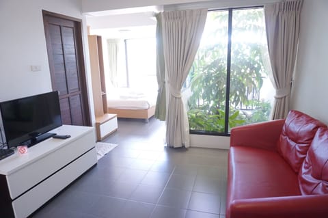Standard Double Room | Living area | Flat-screen TV