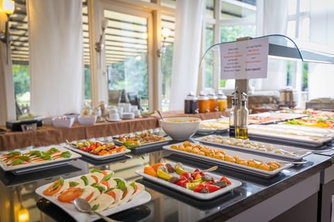 Daily buffet breakfast for a fee
