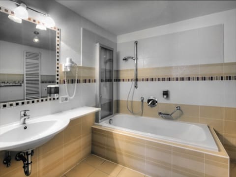 Double Room, Non Smoking, Mountainside | Deep soaking bathtub