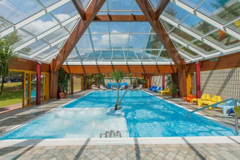 Indoor pool, sun loungers