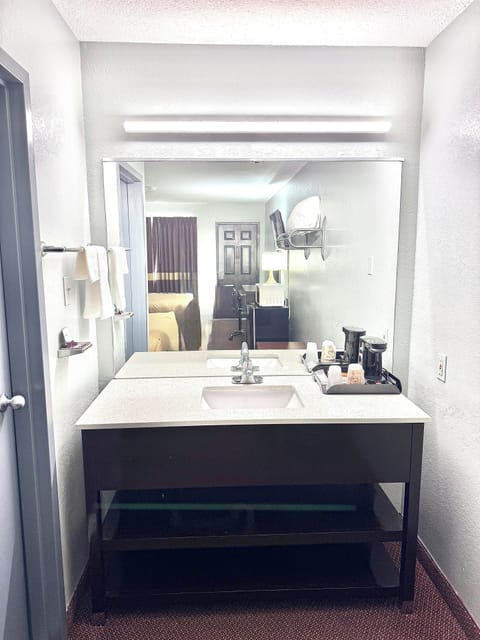 Separate tub and shower, rainfall showerhead, hair dryer, towels