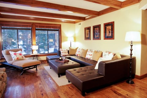 Living Room / Gas Fireplace / Flat Screen TV