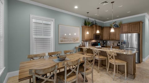 Beach Bike Escape Dining and Kitchen