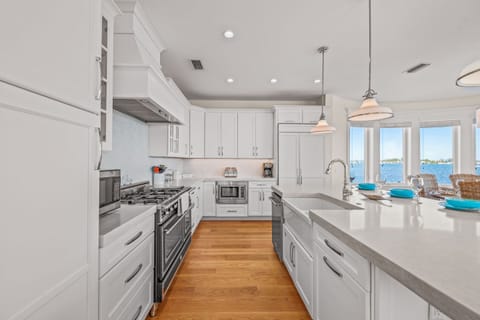 Spacious kitchen with appliances
