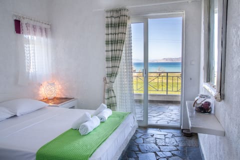 Condo (Konstantinos) | 1 bedroom, premium bedding, individually decorated, desk
