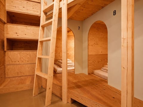 WiFi (free), bed sheets