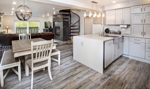 Condo, 3 Bedrooms | Private kitchen | Fridge, microwave, oven, dishwasher
