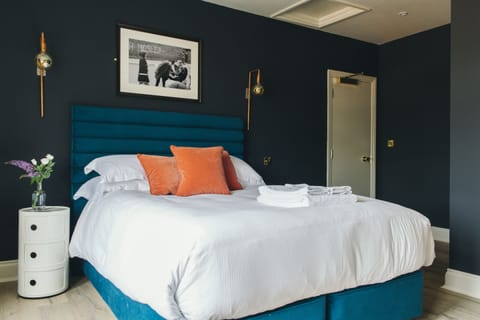 Premium Double Room | Egyptian cotton sheets, premium bedding, desk, blackout drapes