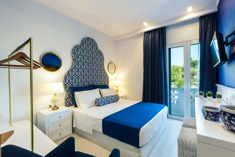 Family Suite | Desk, soundproofing, iron/ironing board, free cribs/infant beds