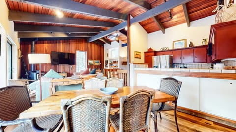 Condo, 4 Bedrooms | Private kitchen | Full-size fridge, microwave, oven, stovetop