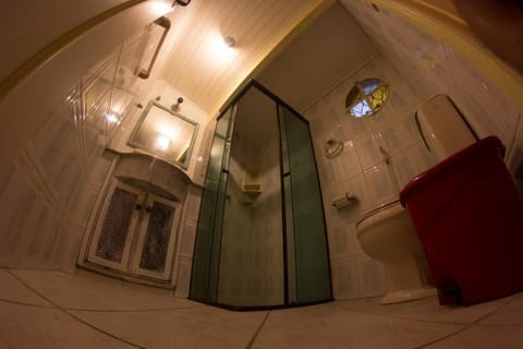 Q.5 - Suite Casal | Bathroom | Shower, towels