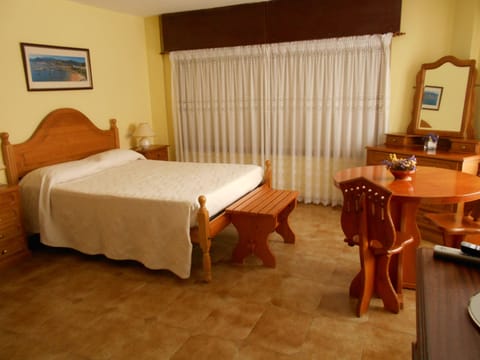 Double Room, Bathtub | Free WiFi, bed sheets