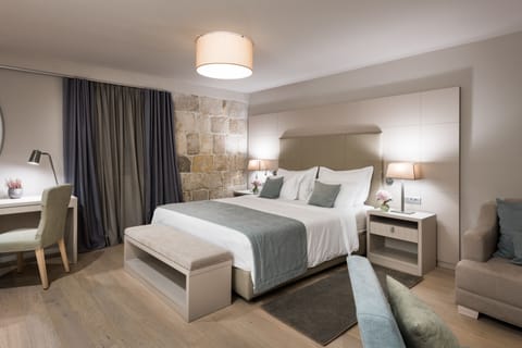 Luxury Suite, Sea View | Premium bedding, minibar, in-room safe, desk