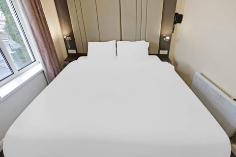 Standard Double Room, 1 Double Bed | Iron/ironing board, bed sheets