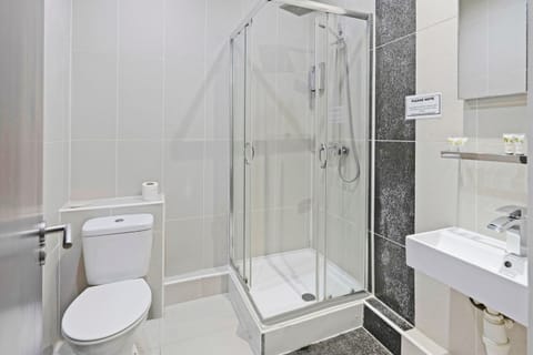 Standard Double Room, 1 Double Bed | Bathroom | Free toiletries, hair dryer, towels, soap