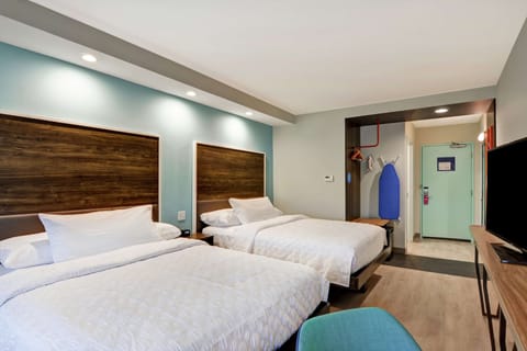 Blackout drapes, free WiFi, bed sheets