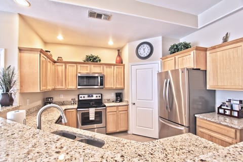 Open Kitchen with Bar