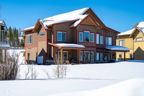 Welcome to Willows at Grand Park 210