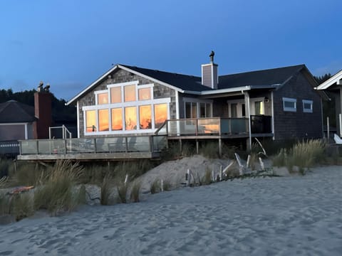 Welcome to your Oregon coast ideal oceanfront home!
