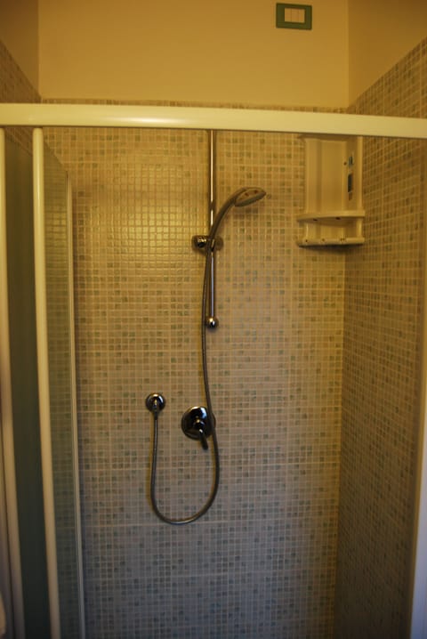 Room | Bathroom shower