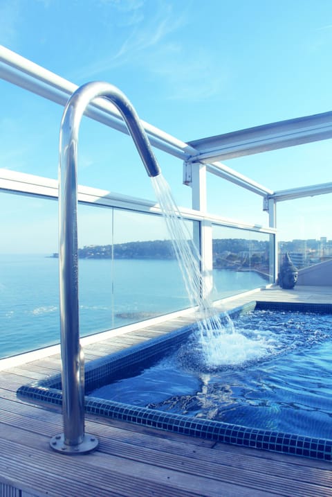 Hot tub, steam room, Turkish bath, body treatments, hydrotherapy