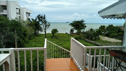 3-Bedroom Villa  | Terrace/patio