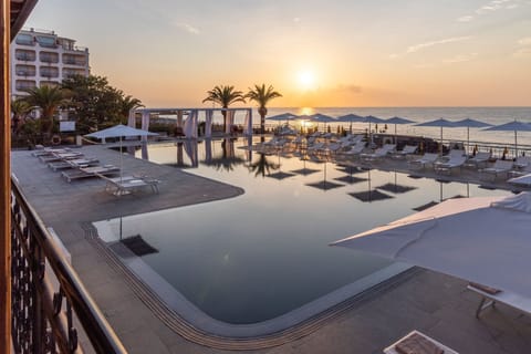 Seasonal outdoor pool, open 9:00 AM to 6:30 PM, pool umbrellas