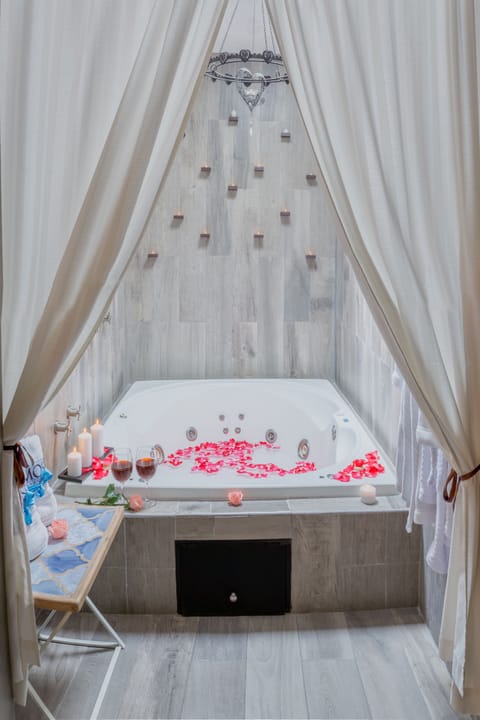 Private spa tub