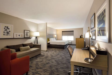 In-room safe, desk, iron/ironing board, free WiFi