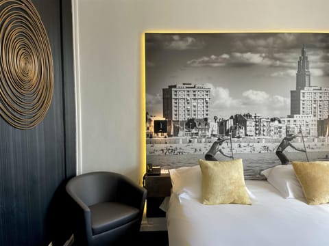 Superior Room, 1 Queen Bed, Non Smoking, Terrace | In-room safe, desk, iron/ironing board, free WiFi