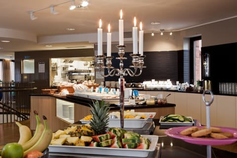 Daily buffet breakfast for a fee