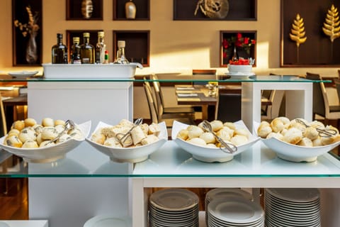 Daily buffet breakfast for a fee