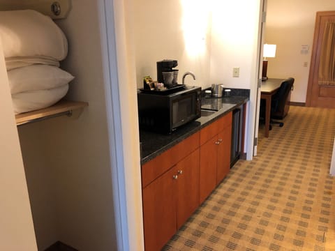 1 bedroom, premium bedding, in-room safe, desk