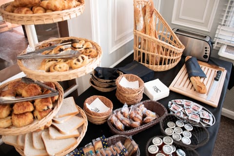 Daily buffet breakfast (EUR 15 per person)
