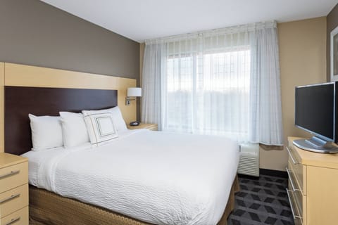 In-room safe, desk, laptop workspace, iron/ironing board