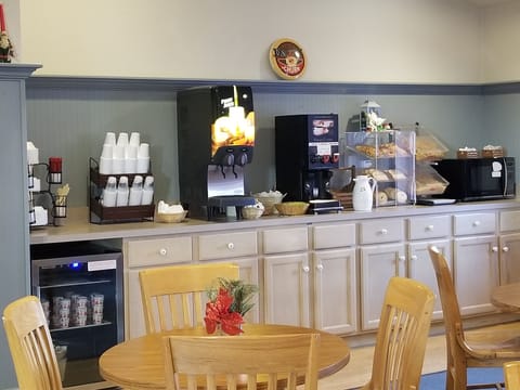 Free daily continental breakfast