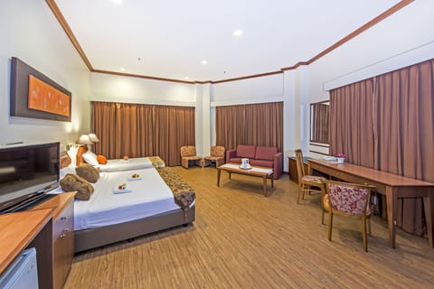 Family Room | Desk, iron/ironing board (on request), WiFi (free), bed sheets