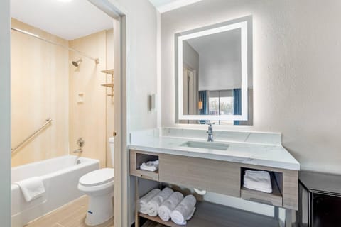 Standard Room, 2 Double Beds, Non Smoking | Bathroom | Hair dryer, towels