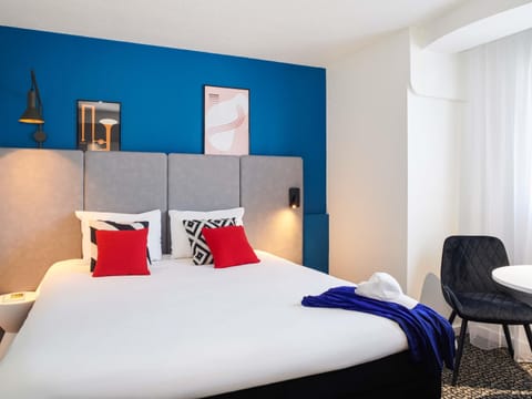 Junior Suite, 1 Double Bed | Premium bedding, desk, soundproofing, iron/ironing board