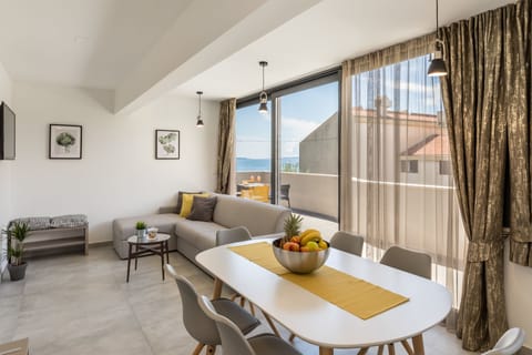 Apartment | Living area | Flat-screen TV