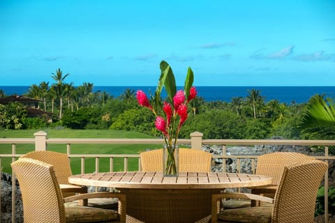 Gorgeous Views from this Luxury Villa 