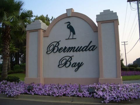 Entrance off of Highway 17 Bus.