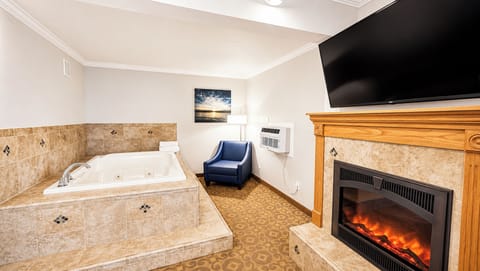 Executive Suite, 1 King Bed, Non Smoking, Fireplace | Room amenity