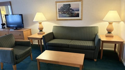 Suite, Non Smoking, Refrigerator & Microwave | Desk, iron/ironing board, free WiFi, bed sheets