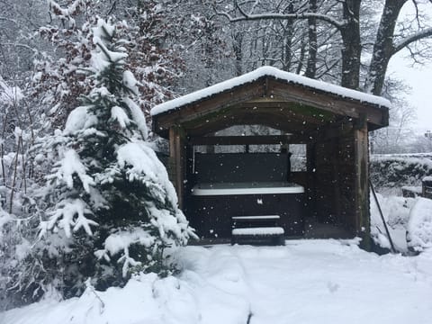 Hot tub at Butterfly Cottage