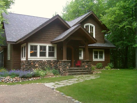 Runamuk Roost - an authentic vintage lake cottage near Hayward, Wisconsin