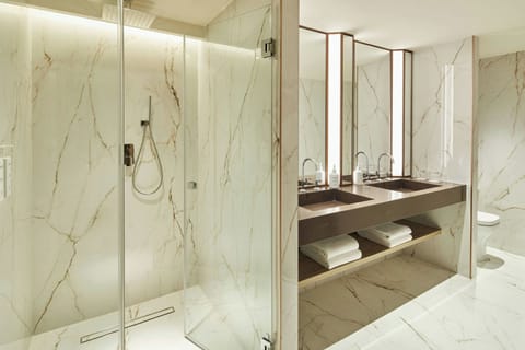 Studio Suite, 1 Bedroom, City View | Bathroom | Free toiletries, hair dryer, slippers, towels