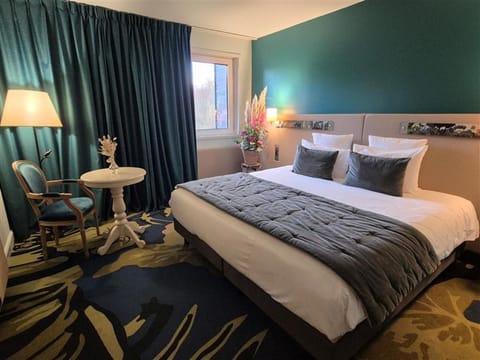 Superior Room, 1 Queen Bed (Forest View) | Premium bedding, pillowtop beds, in-room safe, soundproofing